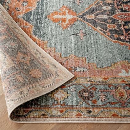 Traditional Medallion Patterned Carpet